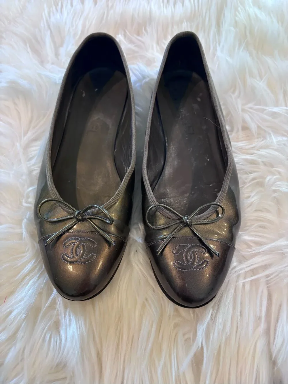 Vintage CHANEL Olive Green Leather Ballet Flats with Bow and CC Logo